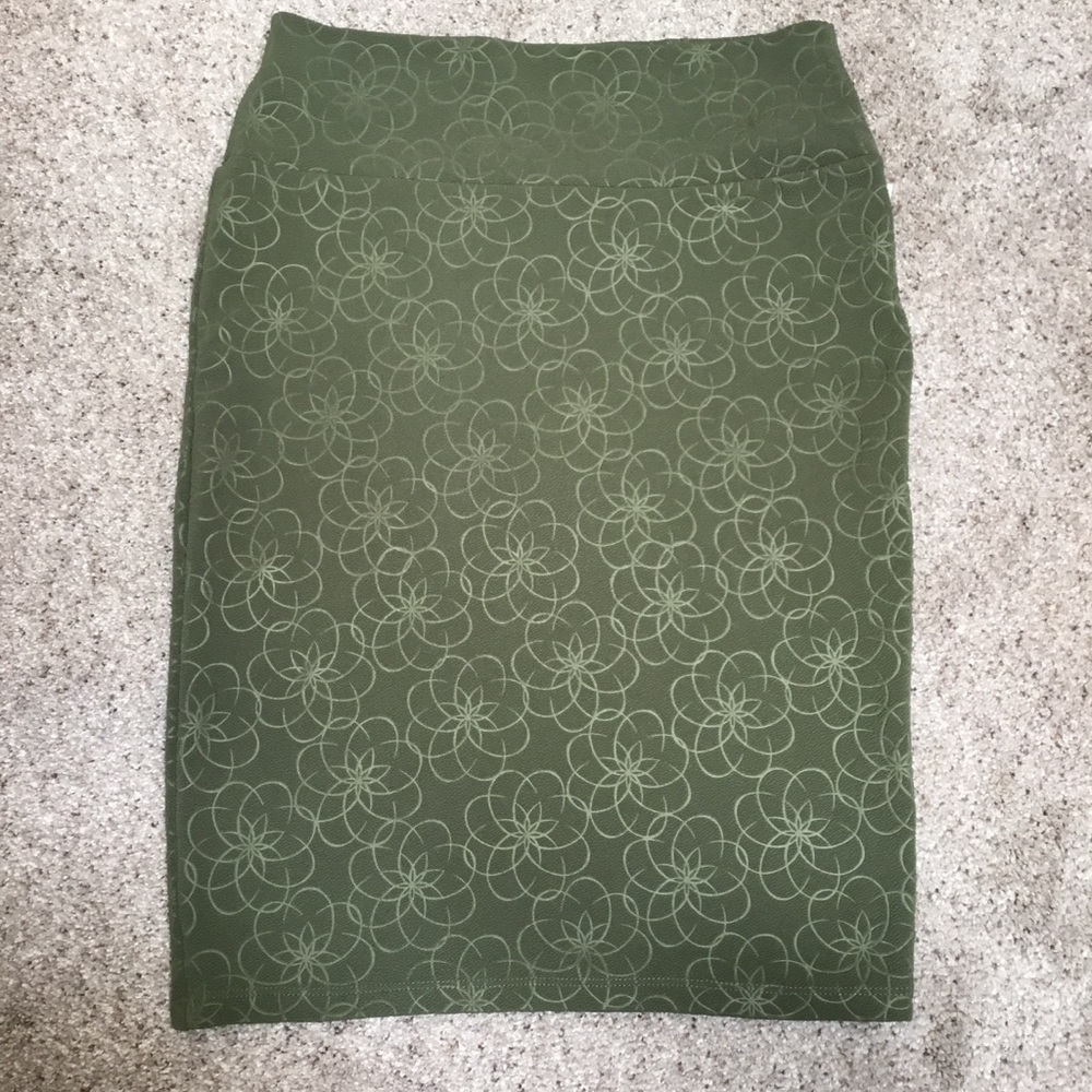 JUST ADDED ⭐️ LuLaRoe Cassie S